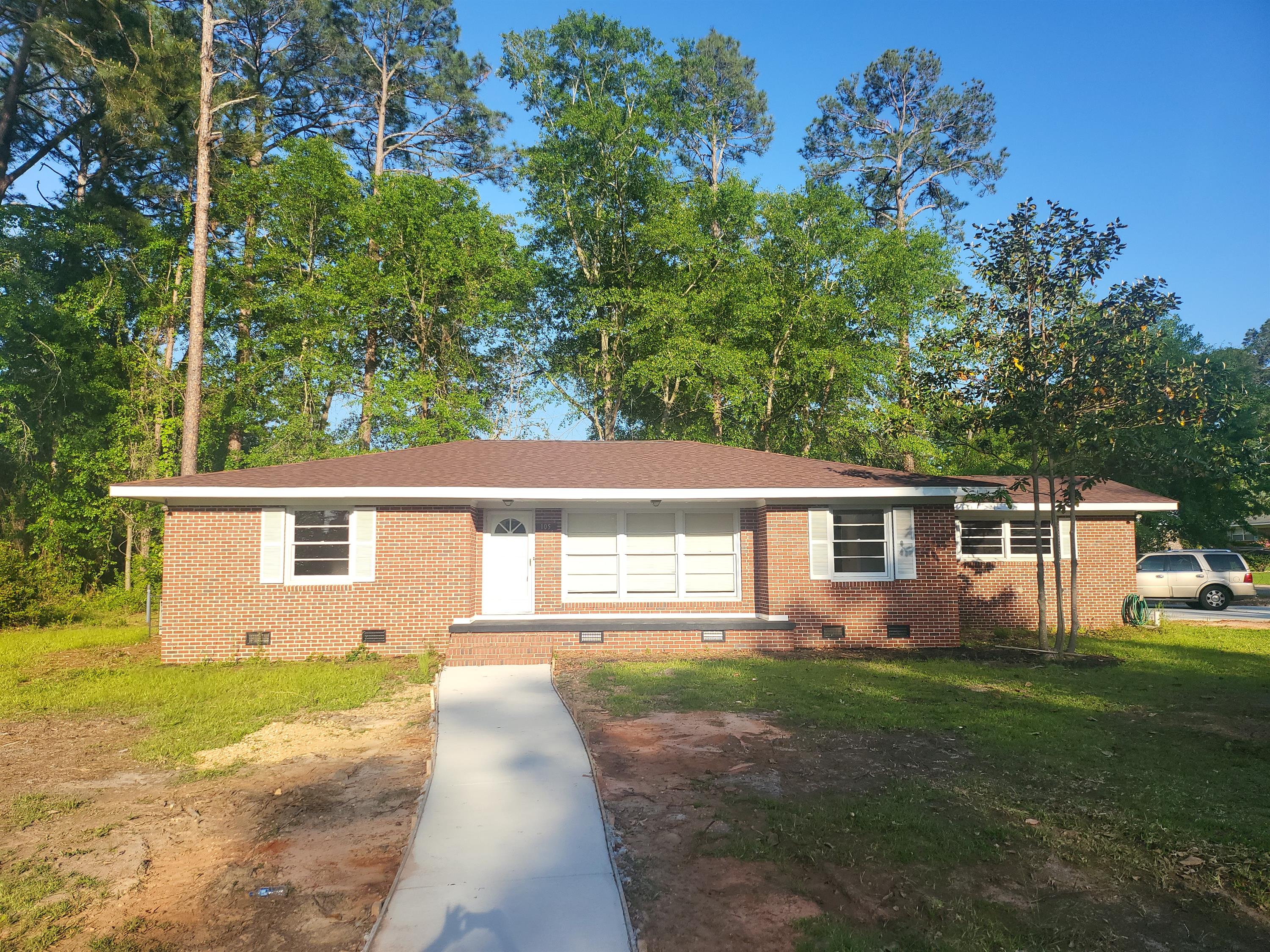 105 Pinecrest Dr